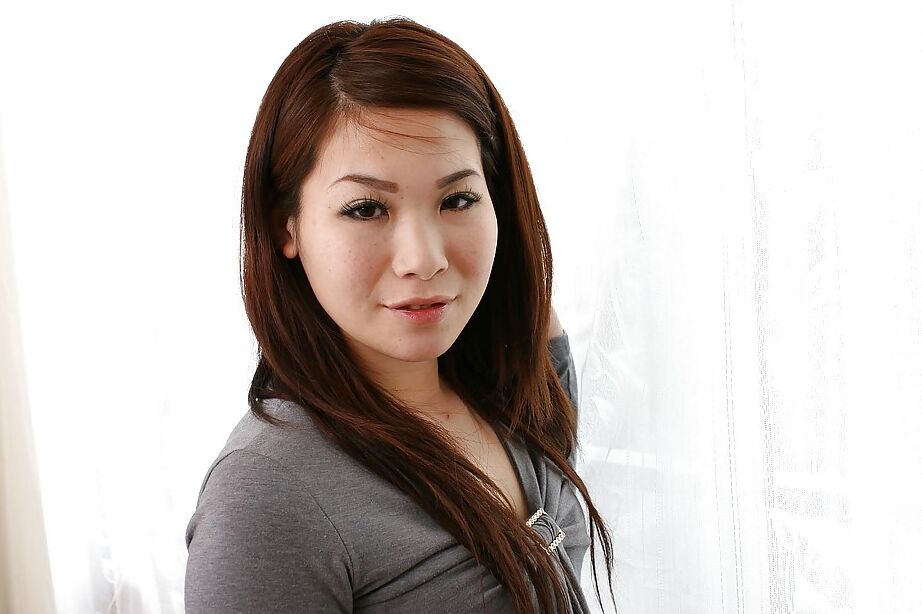 16P 素敵なアジアの熟女、須田聡子がゆっくりと彼女の滑らかな曲線を明らかにします