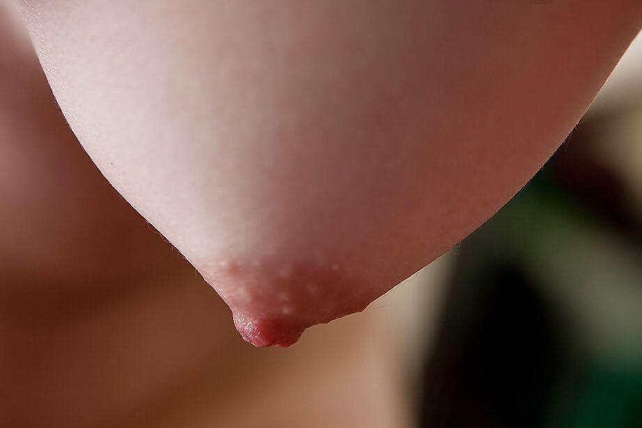 16P Hairy amateur Juno spreading her juicy cunt in front of the camera
