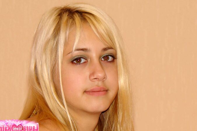 15P Laura after strips her panty wants you to join her in bed for fun
