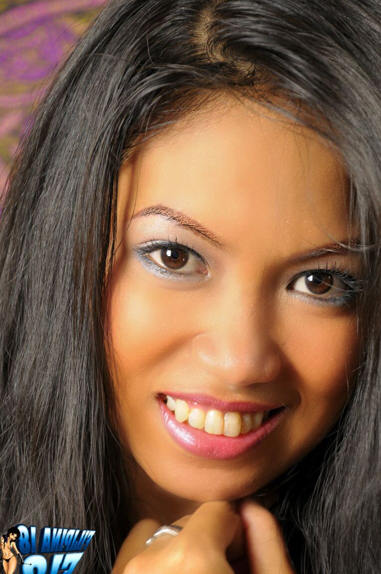 12P Filipina 18 Gata Asiática
