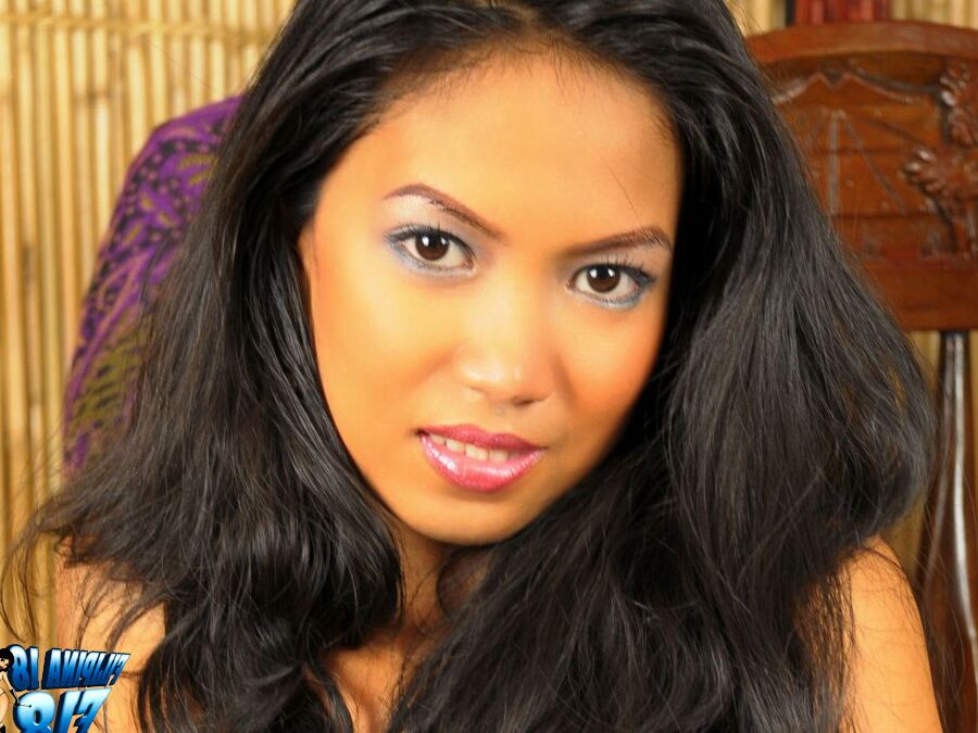 12P Filipina 18 Gata Asiática