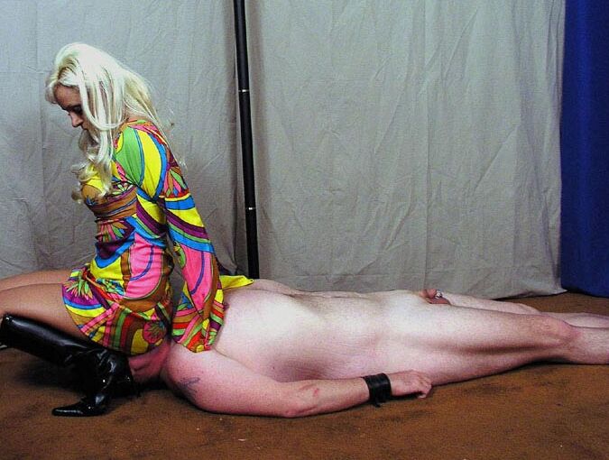 15P Beneath Her Stacy does hippie facesitting