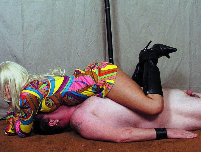 15P Beneath Her Stacy does hippie facesitting