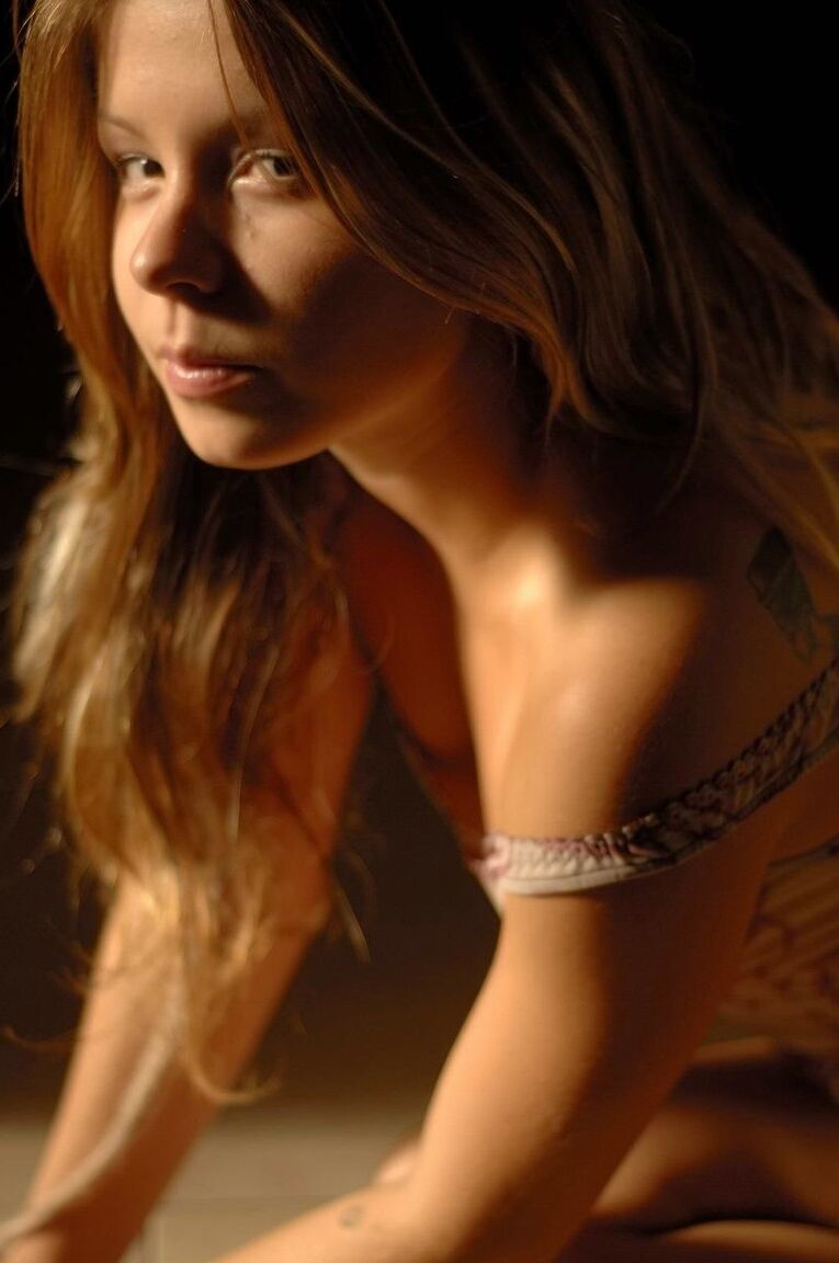 15P Emily 18 Emily posing in a nude art way