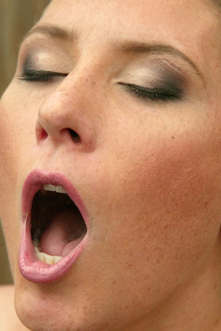 20P Sweet mom Ariel X rides a sybian and flaunts her small tits in the back yard