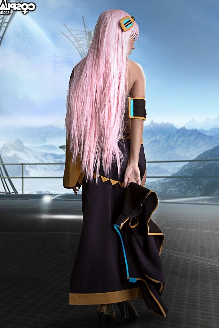 12P Megurine Luka Vocaloid cosplay desnudo