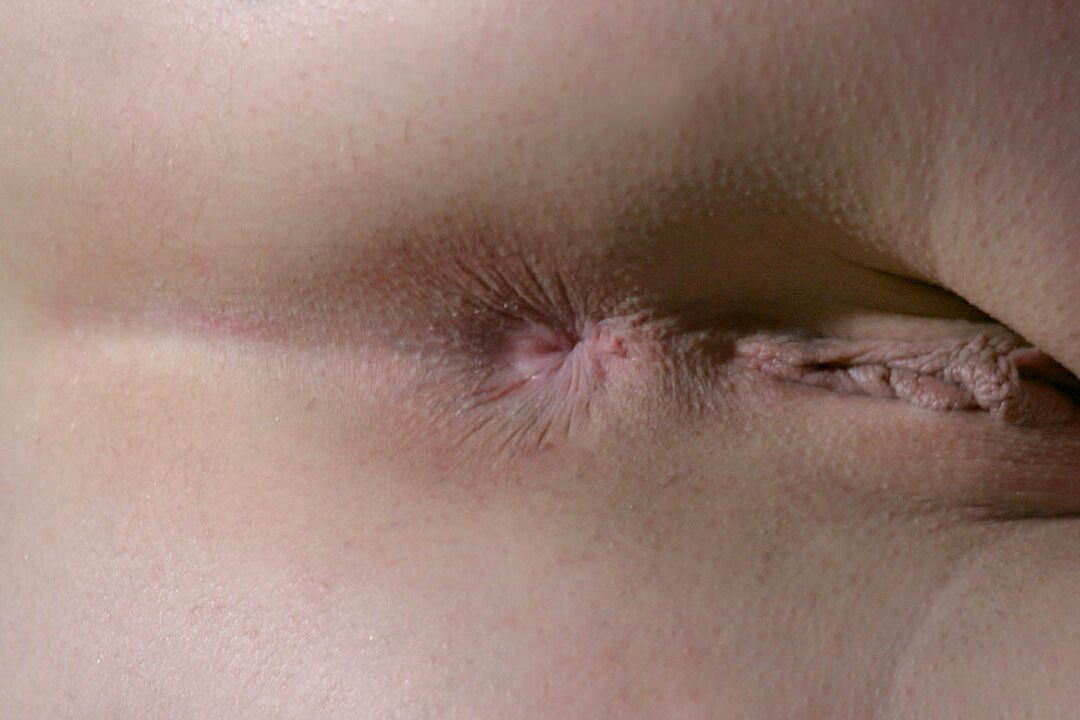 16P Little Mutt Lissa in the bedroom