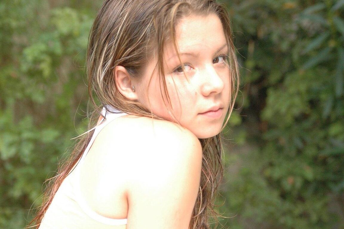 15P Emily 18 Hot emily getting wet and wild