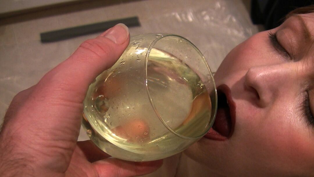 15P Blonde babe pissed on the glasses and drinks it