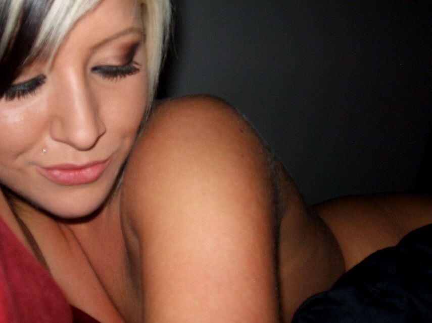 12P A naked Monroe wants you to look deep into her amazing blue eyes