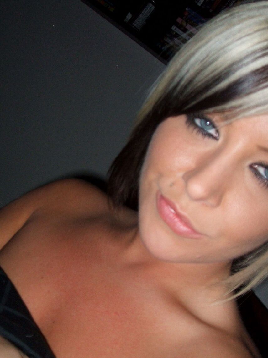 12P A naked Monroe wants you to look deep into her amazing blue eyes