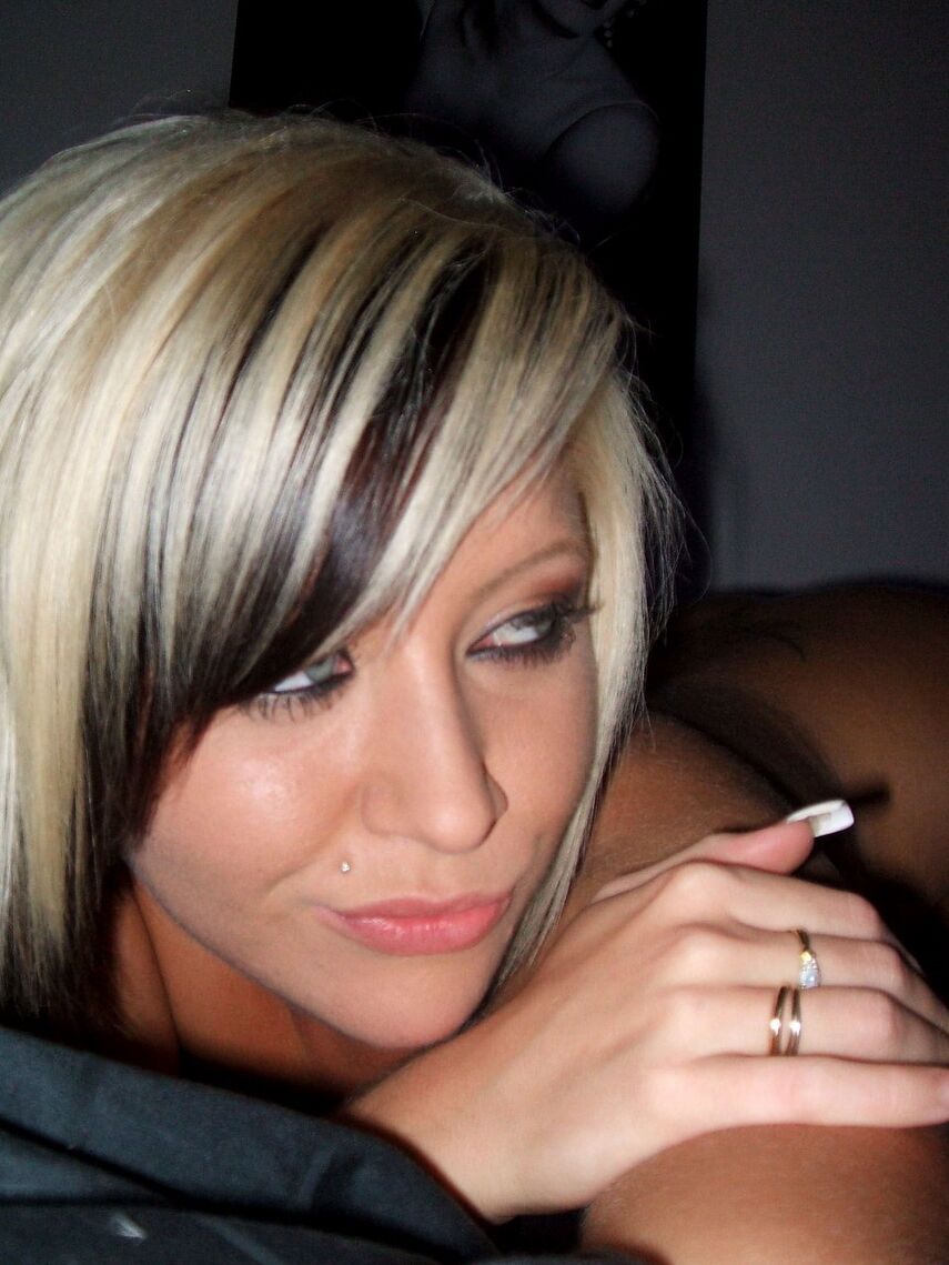 12P A naked Monroe wants you to look deep into her amazing blue eyes