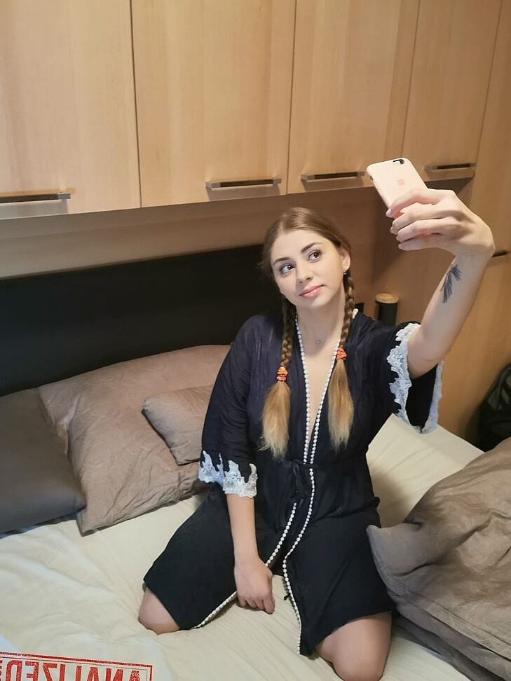 21P A morena natural Julia Red tira selfies