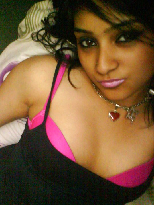 10P Foda-se Meu Indiano GF Indiano posando nu na câmera