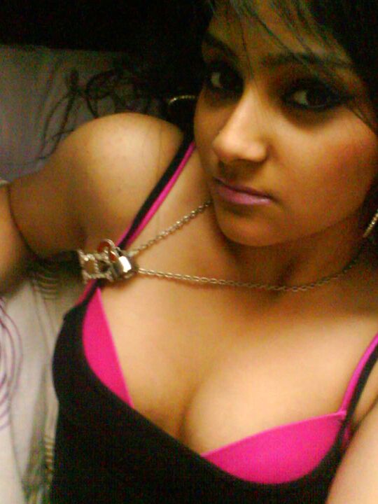 10P Foda-se Meu Indiano GF Indiano posando nu na câmera