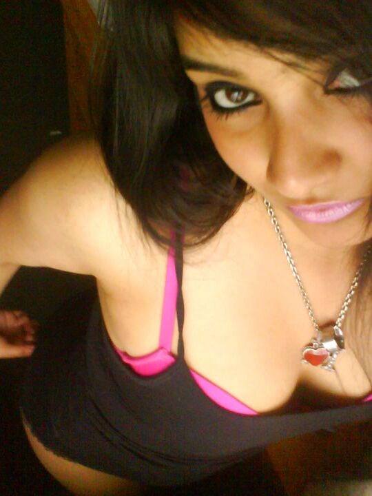 10P Foda-se Meu Indiano GF Indiano posando nu na câmera