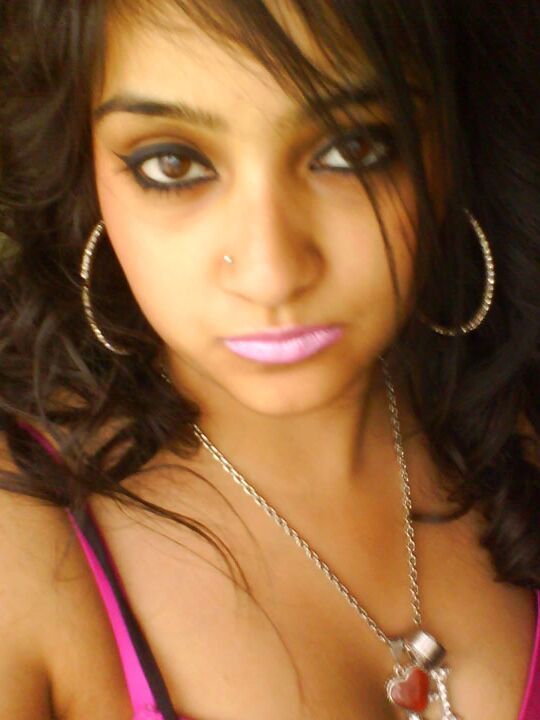 10P Foda-se Meu Indiano GF Indiano posando nu na câmera