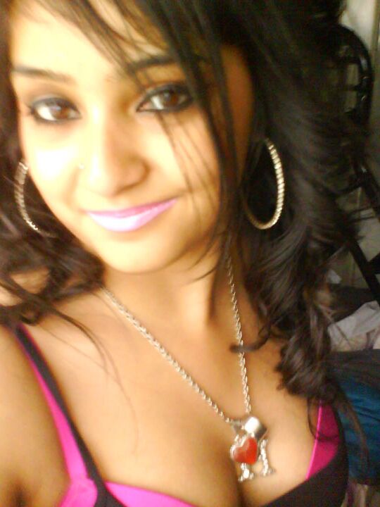 10P Foda-se Meu Indiano GF Indiano posando nu na câmera