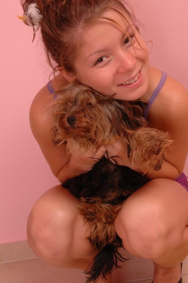 15P Emily 18 Douce Ado Emily seins nus