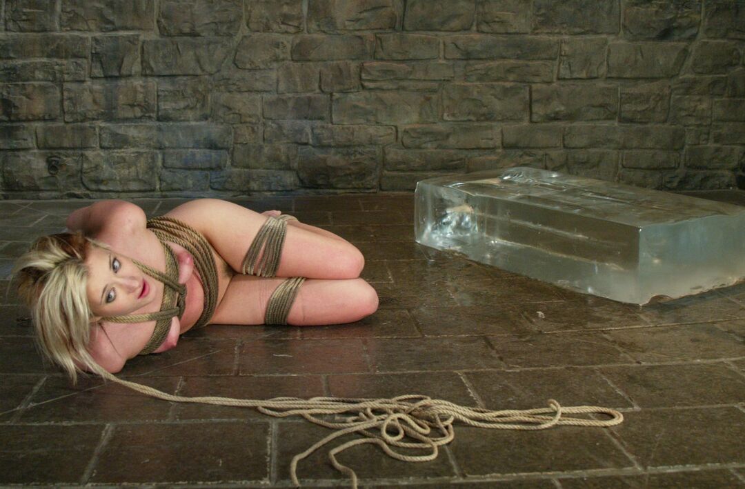 21P Wasser-Bondage Kimberly Kane
