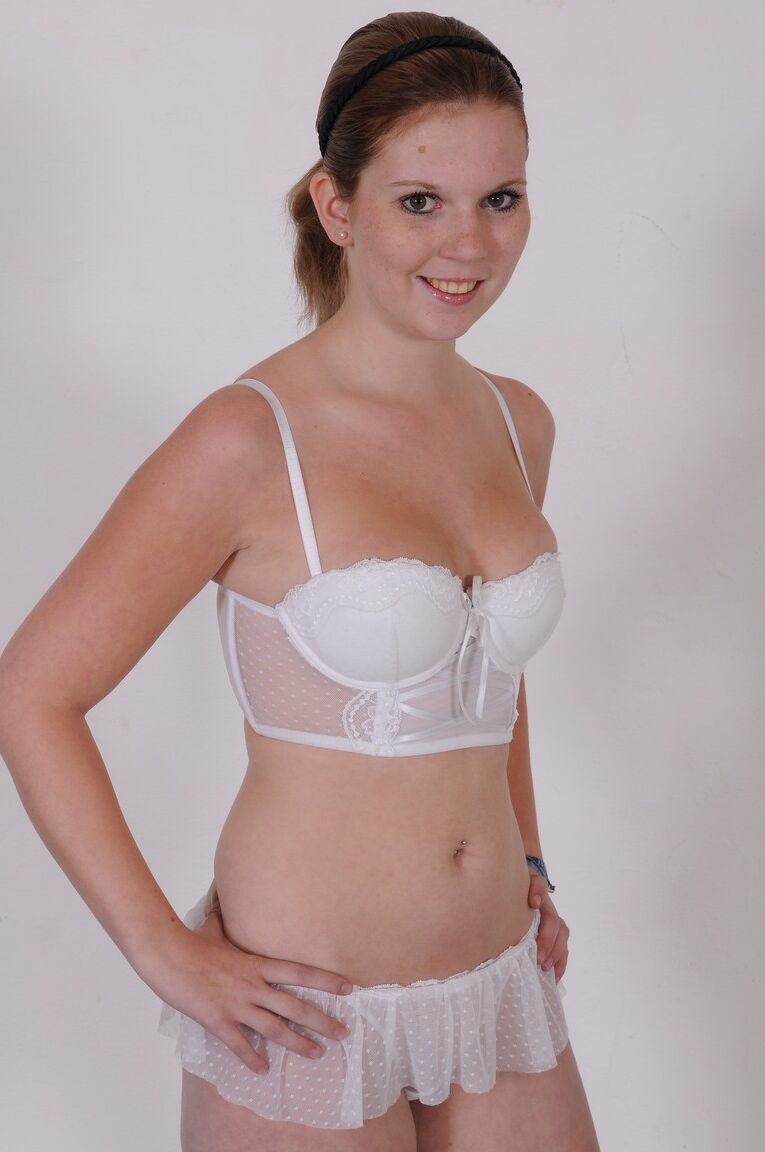 17P Thin girl Nici Vinc aims to be a famous German pornstar with a gangbang