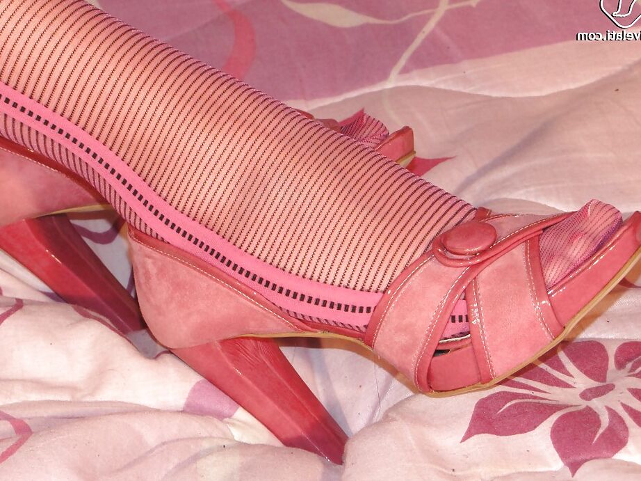 16P Incrível morena sexy latina de meia-calça rosa Diana