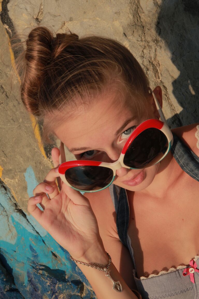 21P Glamourosa adolescente Milena D mostrando sua boceta gostosa