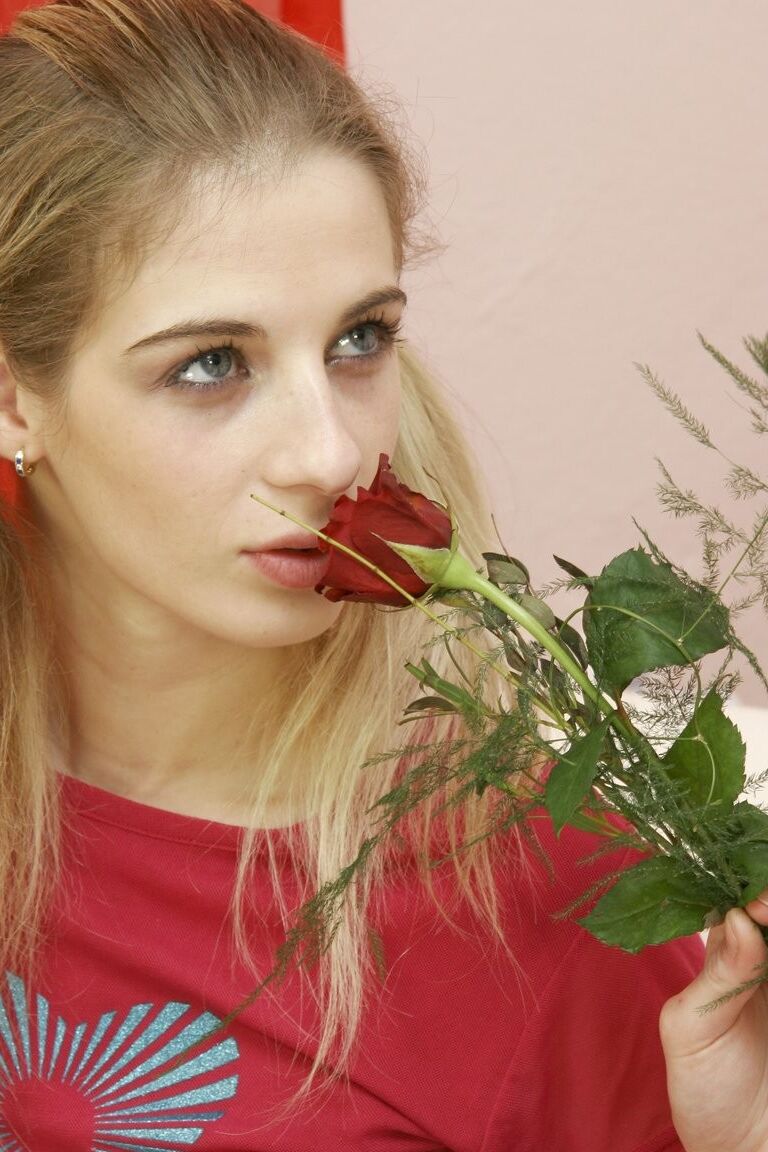 16P Young looking girl fucks an old man after he seduces her with a single rose