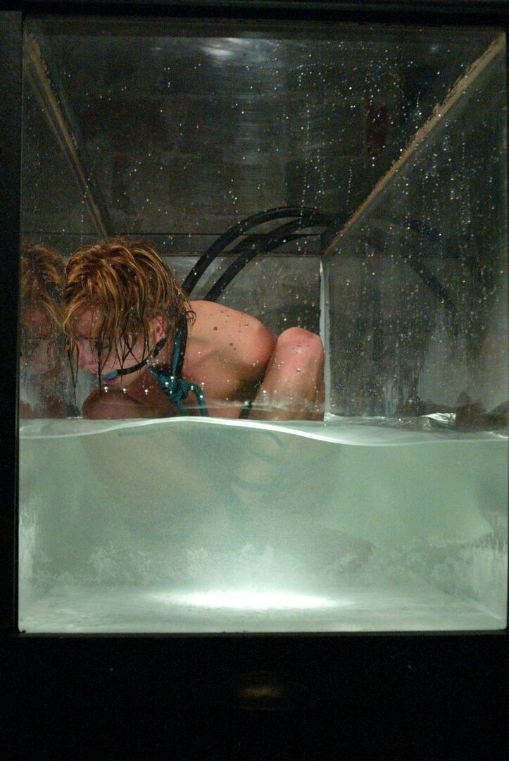 21P Bondage de agua Scarlett Flame