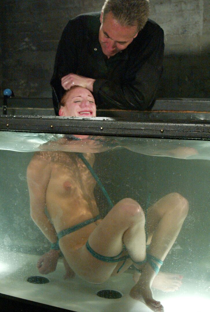 21P Bondage de agua Scarlett Flame