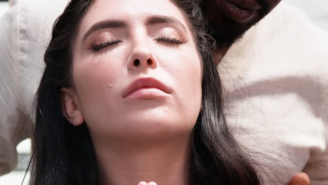 21P La petite teen Jane Wilde se déshabille