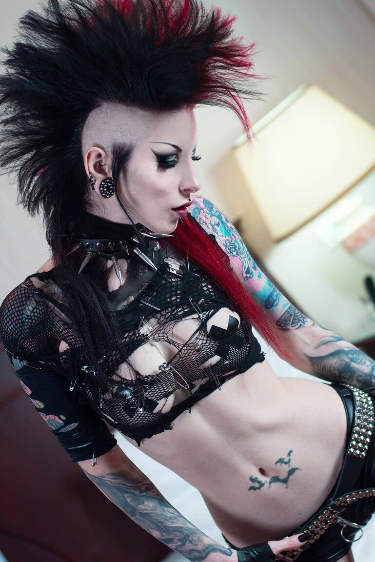 15P Tattooed punk Razor Candi sports a mohawk while showing her bald pussy
