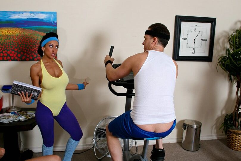 16P MILF Ricki White, Kelly Divine y Claire Dames practican deporte y follan