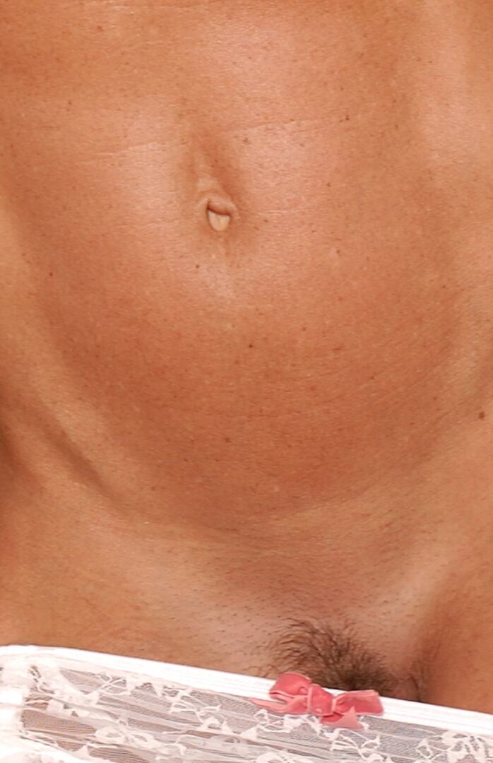 15P Muscularidade Apertada em Lingerie Branca