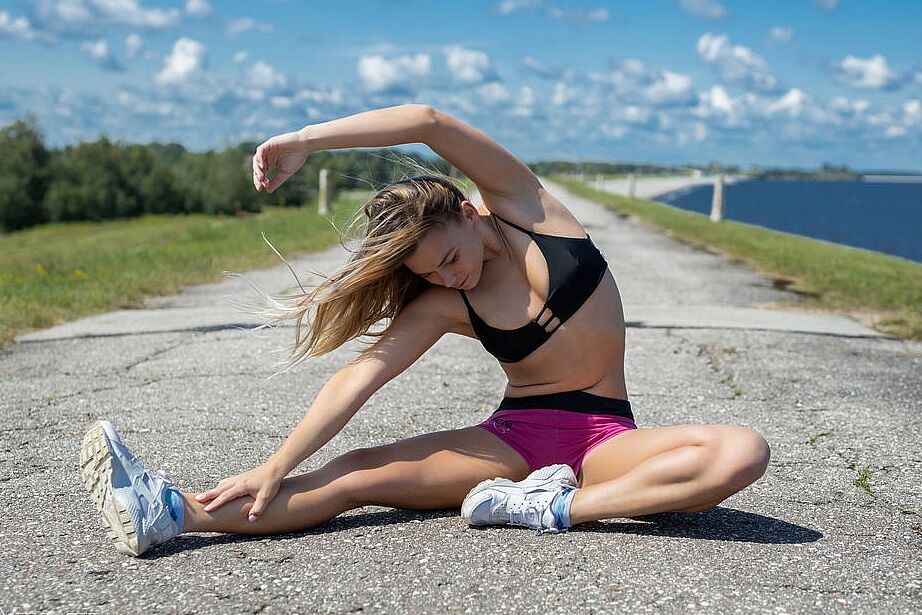 15P Paulina is stretching her legs, getting ready to run, but takes off her
