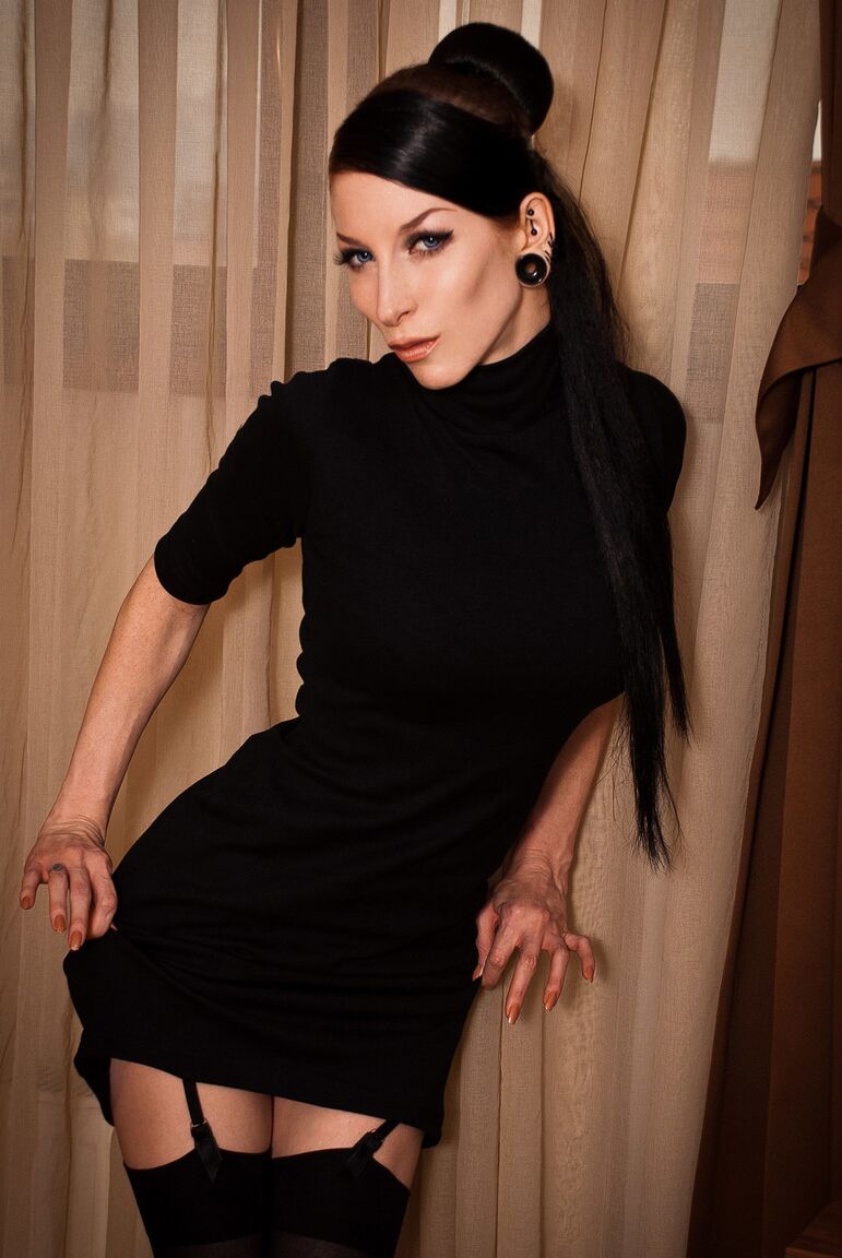 15P Dark haired model Razor Candi frees her nice tits and smooth slit