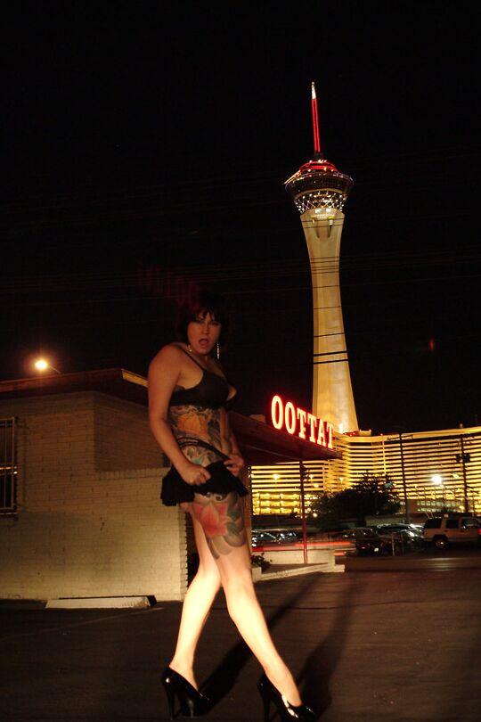 15P Nude in public on streets of las vegas