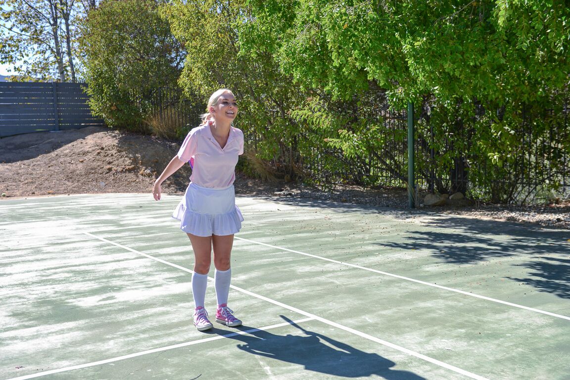 21P La pequeña MILF Aaliyah Love es follada por su entrenador de tenis después de la práctica