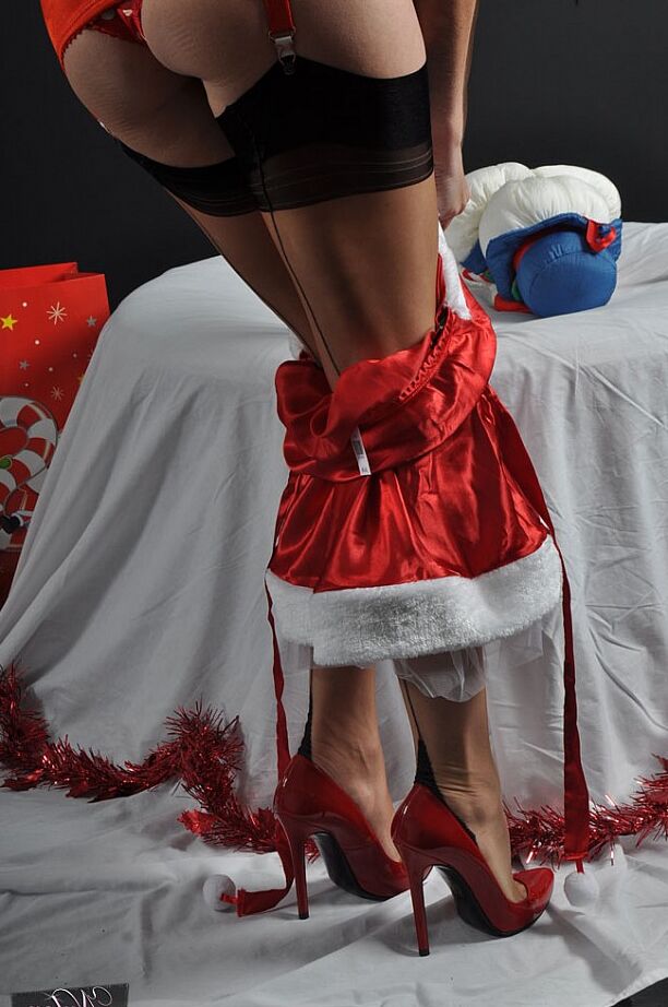 15P Older MILF Nylon Jane shows off her long legs in nylons in Xmas attire