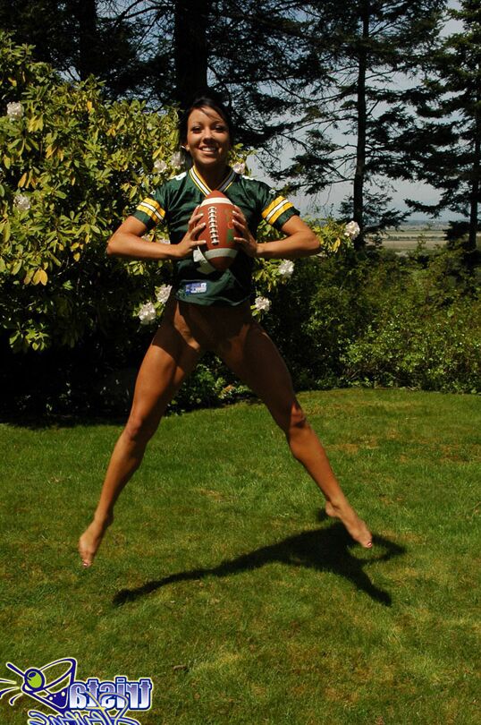12P Sexy packers fã Trista Stevens jogando futebol nua