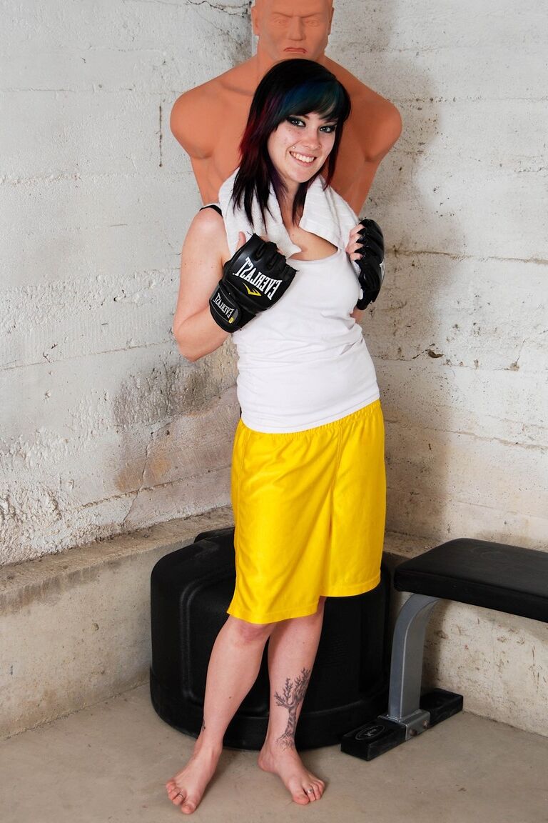 21P La campeona de boxeo amateur Sabrina Dorota se desnuda