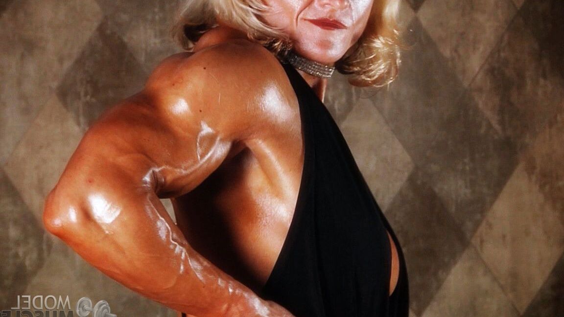 La culturiste 21P Brigita Brezovac affiche ses muscles
