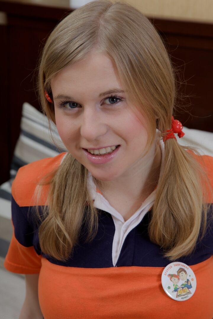 21P A linda adolescente Daisy gosta de uma boa foda hardcore