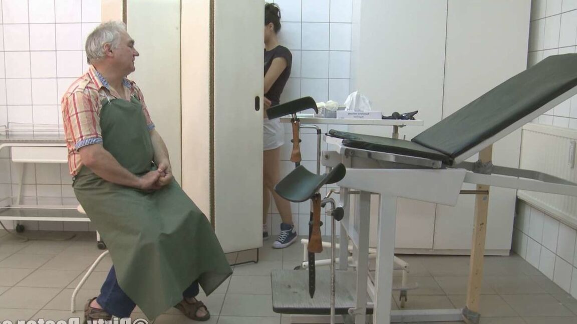 21P La douce brune Petra se fait fourrer la chatte par un médecin cochon et excité
