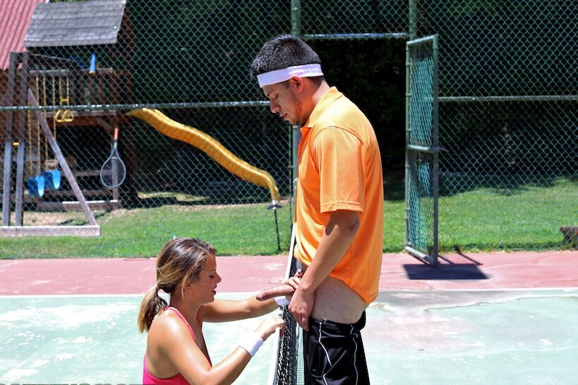 16P Keisha Grey practica deportes al aire libre con sus novios y luego tiene sexo