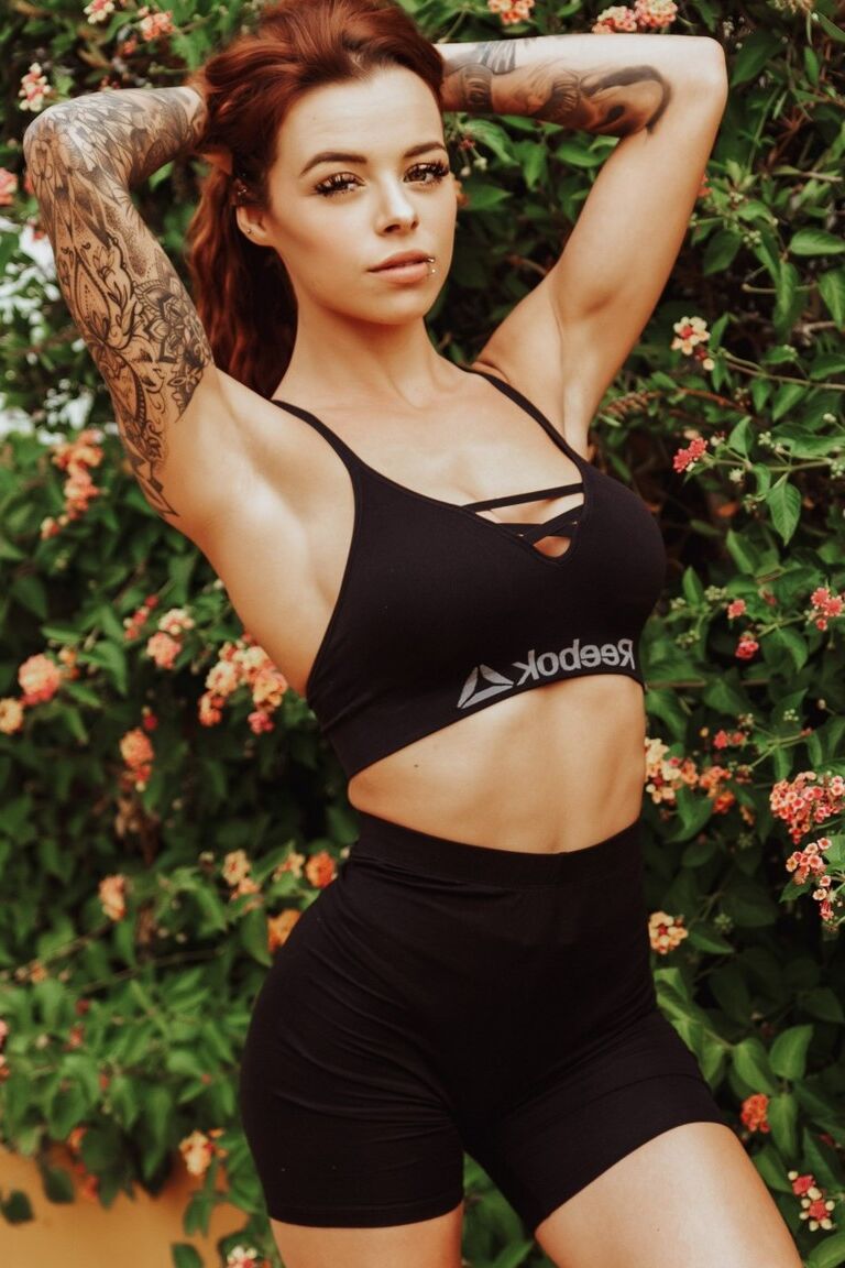 12P Skin Tight Glamour Mia Stryker Sport Babe Glamour