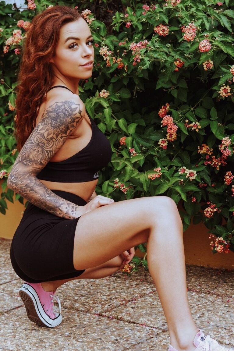 12P Skin Tight Glamour Mia Stryker Sport Babe Glamour