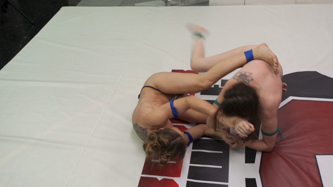 21P Ultimate Surrender Bobbi Dylan, Cheyenne Jewel
