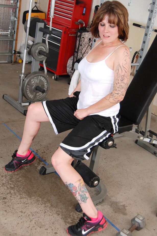 20P Tatted amateur strips to her running shoes while working out on gym equipment