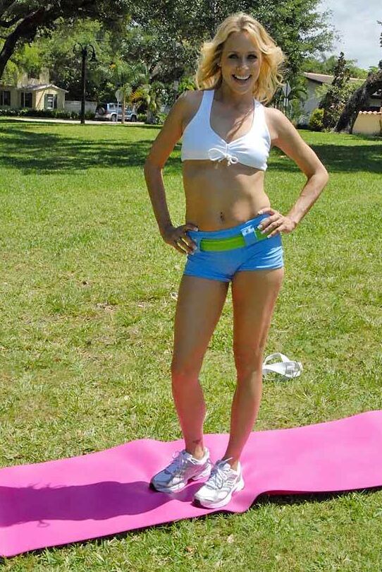 16P Une MILF chaude accro au sport se fait baiser dans les positions les plus folles